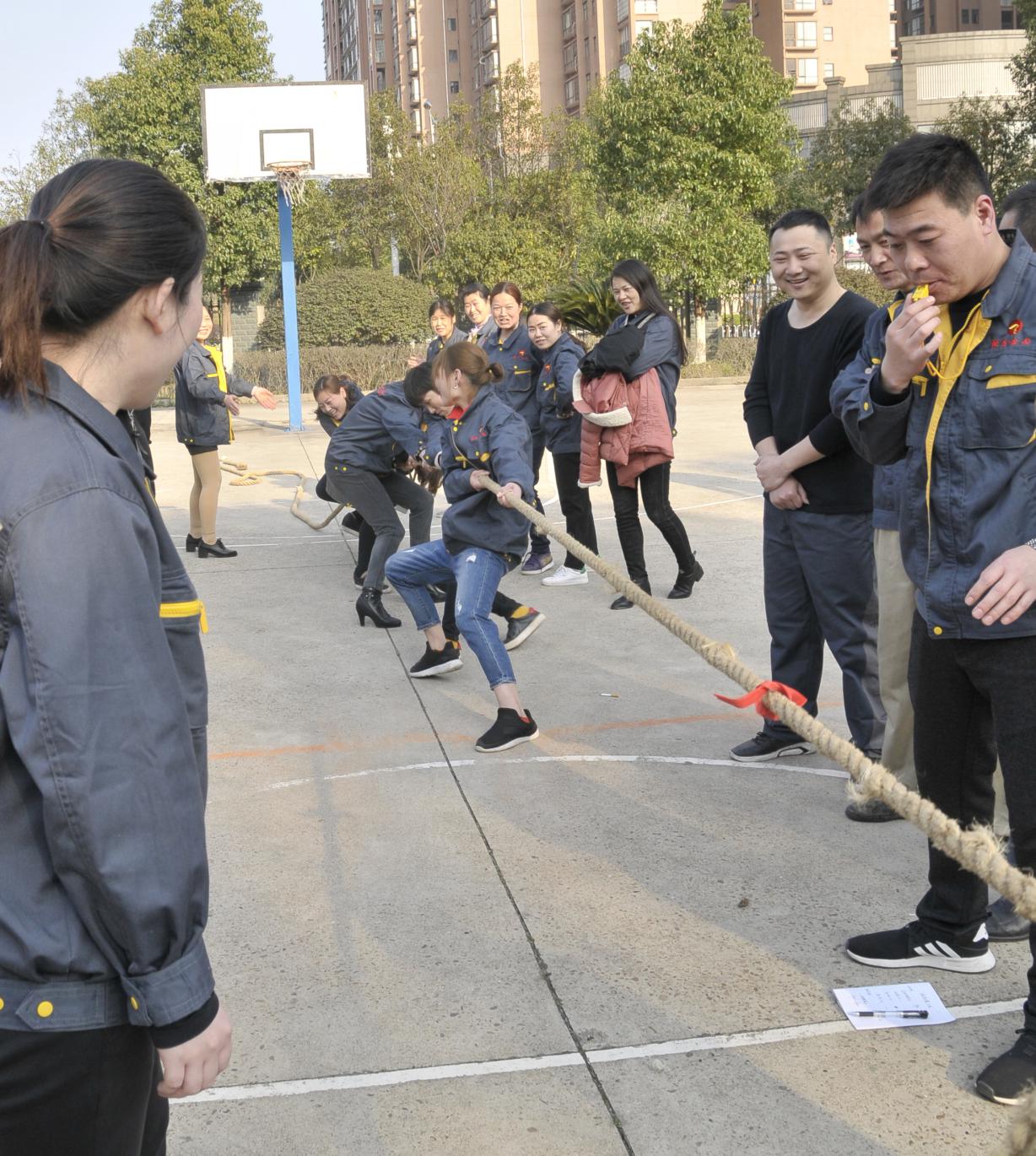 “三八”婦女節(jié)拔河比賽——聚寶“半邊天”展風(fēng)采